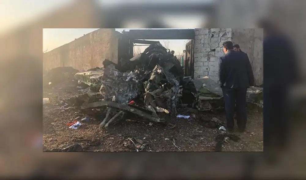 El avión llevaba 176 pasajeros y ninguno sobrevivió. Foto: AP El avión llevaba 176 pasajeros y ninguno sobrevivió. Foto: AP
