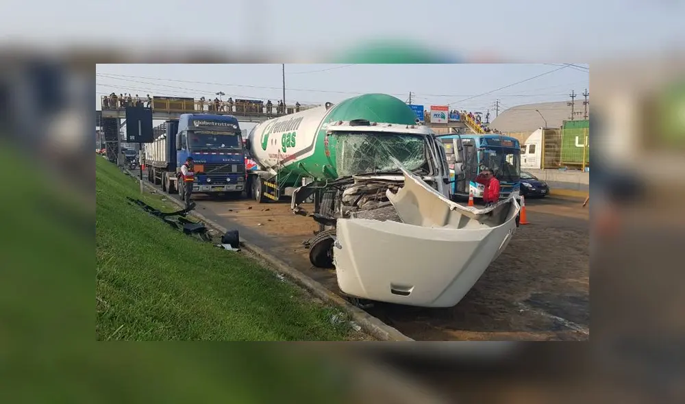 El camión quedó severamente dañado. El camión quedó severamente dañado.