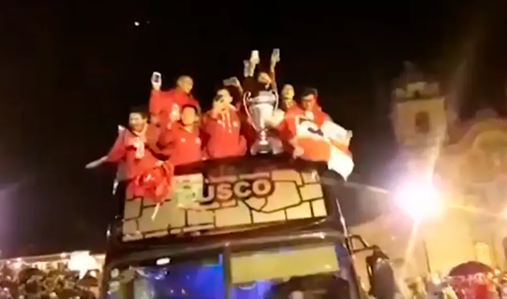 La escuadra que dirige Marcelo Grioni celebró su ascenso a la Primera División recorriendo todas las calles de Cusco.