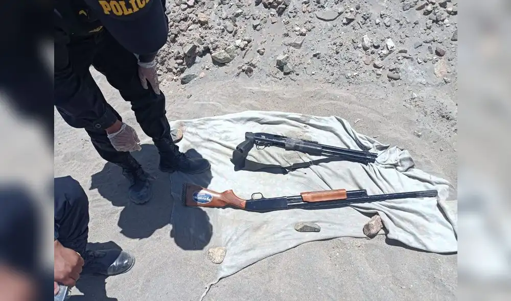 Efectivos de la Policía hallaron estas armas. Foto: Difusión Efectivos de la Policía hallaron estas armas. Foto: Difusión