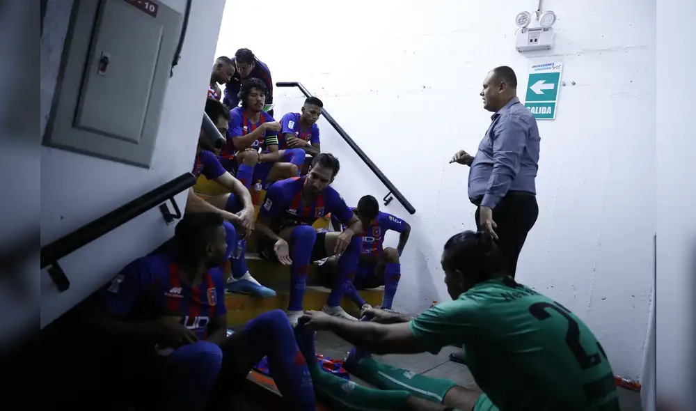 El hecho se suscitó al final del primer tiempo del cotejo.