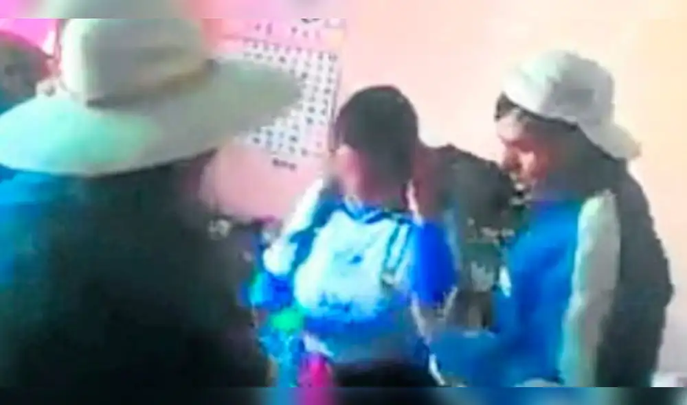 Padre descubre a su menor hija libando licor junto a sus amigas y cuatro varones.