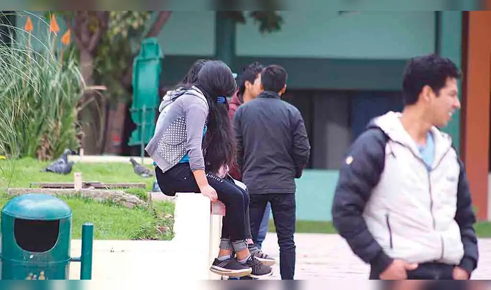 UNIVERSITARIOS. Alumnos tienen opción de conseguir beca. UNIVERSITARIOS. Alumnos tienen opción de conseguir beca.