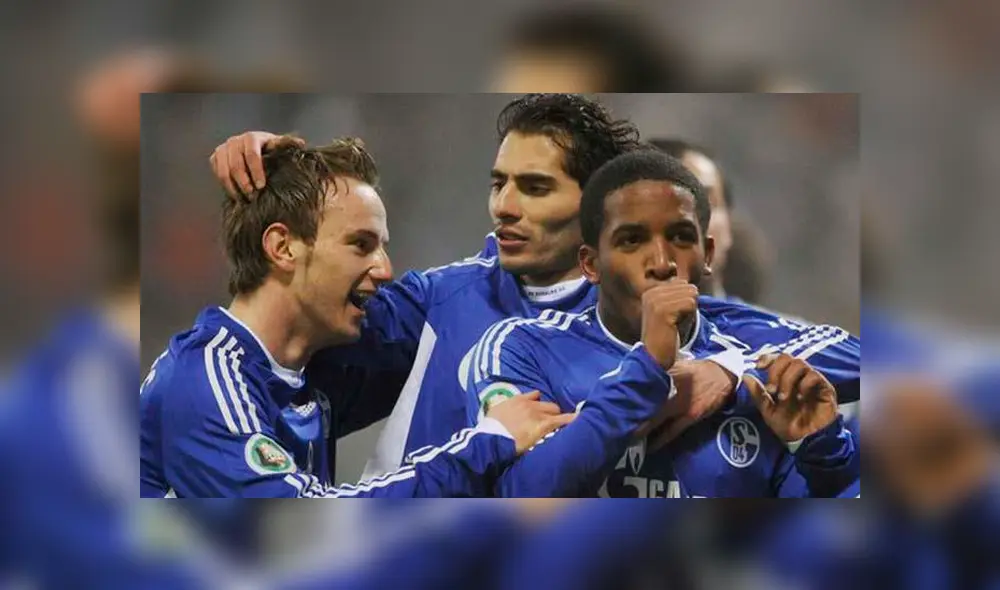 Jefferson Farfán e Ivan Rakitić fueron compañeros en el Schalke 04 de Alemania. (Foto: AFP)