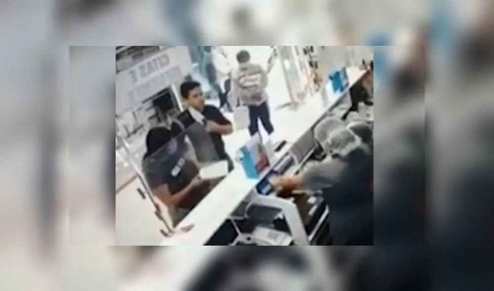 Investigan a sujeto que escupió a enfermera de clínica. Foto: Captura. Investigan a sujeto que escupió a enfermera de clínica. Foto: Captura.