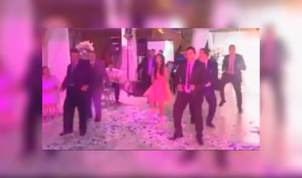 En Facebook, una quinceañera preparó una coreografía acompañada de sus familiares y conquistó a los invitados de su fiesta.