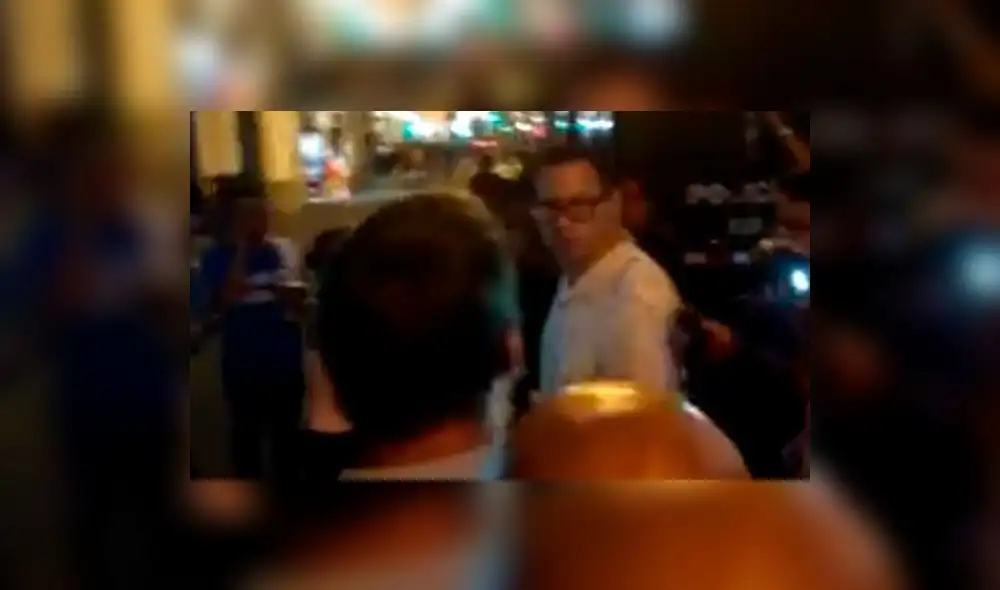 #ConMisHijosNoTeMetas: Phillip Butters perdió los papeles e insulta a periodista | VIDEO