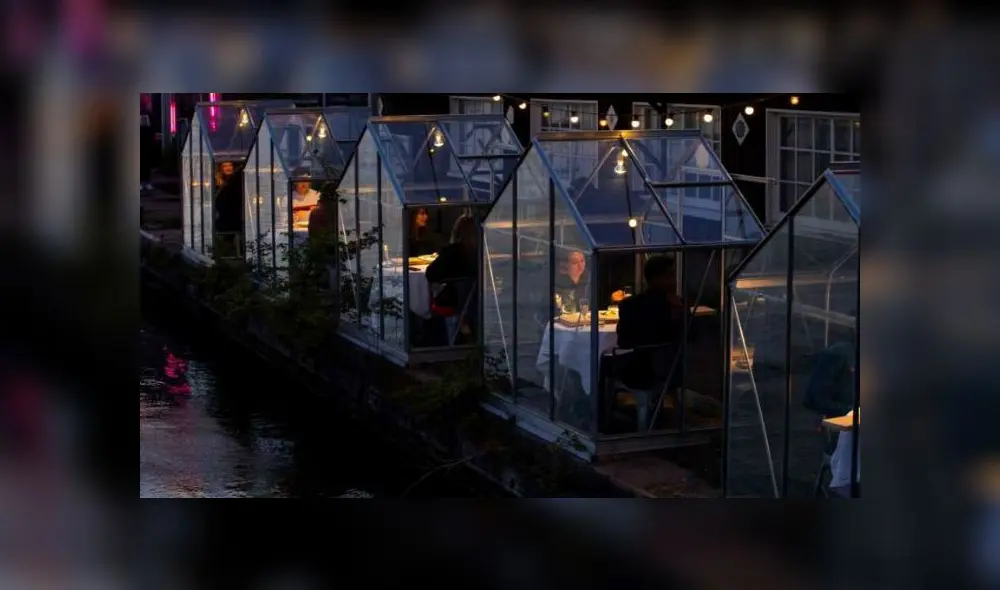 Los invernaderos están ubicados al lado de un canal. Fuente: AFP. Los invernaderos están ubicados al lado de un canal. Fuente: AFP.