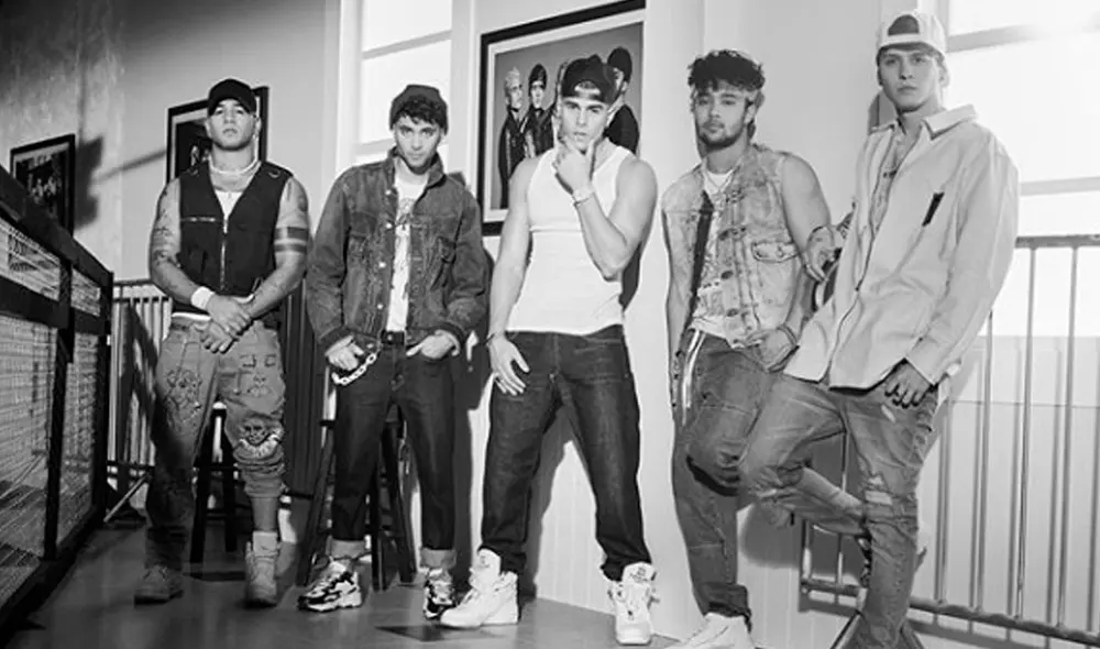 La agrupación CNCO estrenó el videoclip del tema “Tan enamorados”, que mezcla el estilo de las baladas de Ricardo Montaner con el género urbano. Foto: @cncomusic Instagram