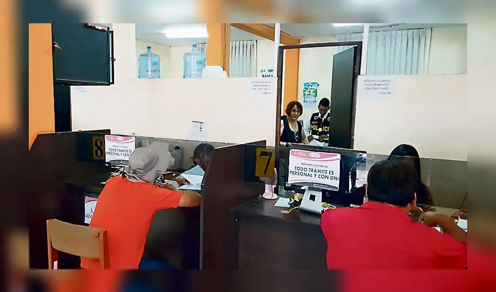 incautación. Policía intervino la Subgerencia de Licencias. incautación. Policía intervino la Subgerencia de Licencias.