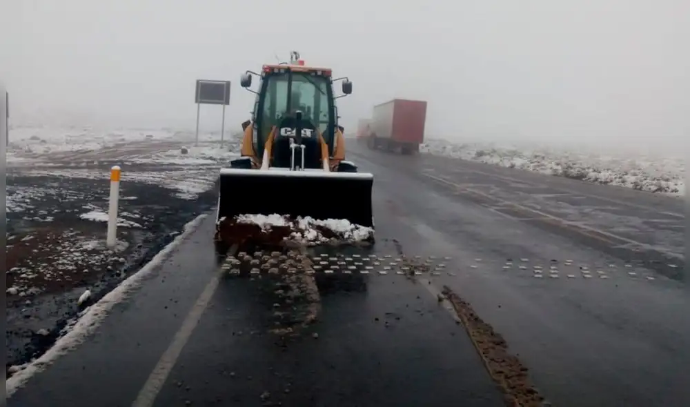 Covisur realizó trabajos de limpieza de la vía. Foto: COER Puno.