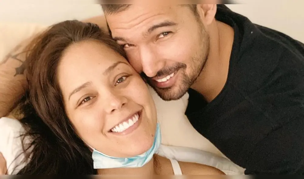 Mediante sus redes sociales Karen Schwarz publicó un emotivo video en el que presenta por primera vez a Cayetana con Antonia. Foto: Instagram.