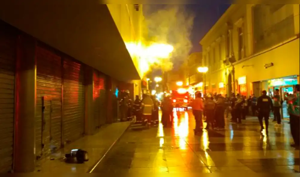 Cercado de Lima: incendio en sótano de tienda por departamento fue controlado