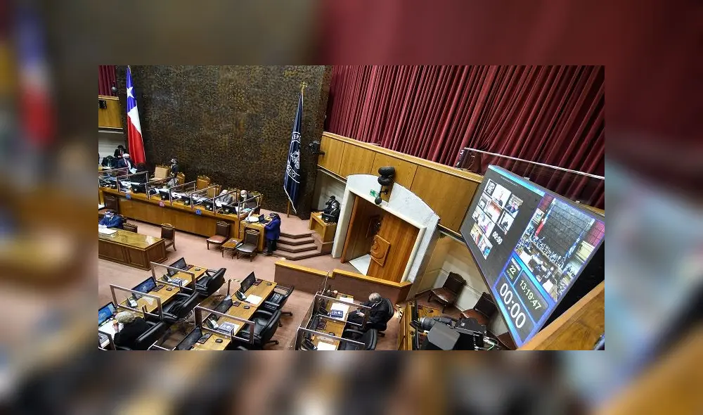 View of the Chamber of Deputies as lawmakers discuss and vote a bill that allows for early wihdrawal of private pension funds in Valparaiso, Chile on July 22, 2020. - The Chilean Senate will adopt a law on Wednesday that will allow Chileans to withdraw up to 10% of their retirement contributions, a measure against the coronavirus crisis that creates a crack in the private pension system, emblematic of the Pinochet era. (Photo by FRANCESCO DEGASPERI / AFP) View of the Chamber of Deputies as lawmakers discuss and vote a bill that allows for early wihdrawal of private pension funds in Valparaiso, Chile on July 22, 2020. - The Chilean Senate will adopt a law on Wednesday that will allow Chileans to withdraw up to 10% of their retirement contributions, a measure against the coronavirus crisis that creates a crack in the private pension system, emblematic of the Pinochet era. (Photo by FRANCESCO DEGASPERI / AFP)