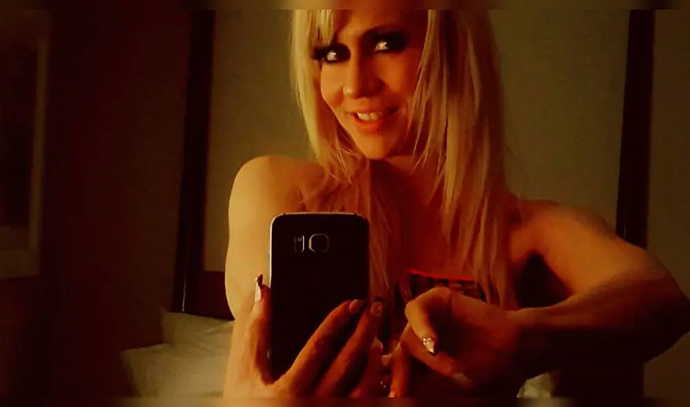 A sus 40 años, la cantante y actriz comparte atrevidas fotos en promoción de sus próximas películas A sus 40 años, la cantante y actriz comparte atrevidas fotos en promoción de sus próximas películas