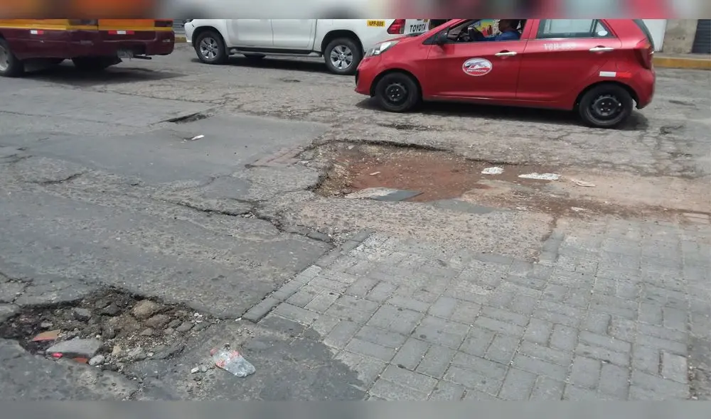 Alcaldes deben rehabilitar pistas dañadas por lluvias para prevenir accidentes de tránsito.