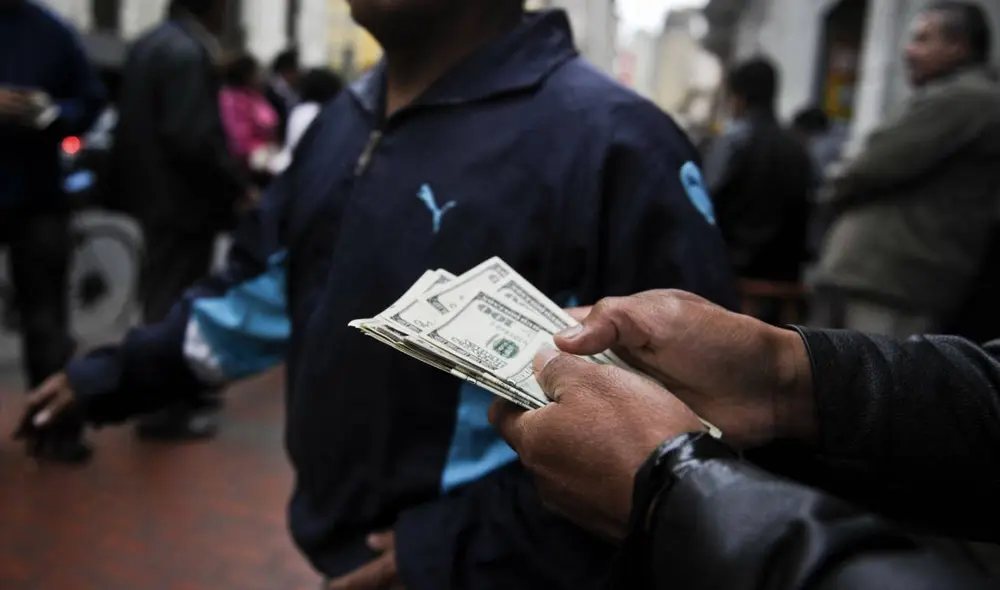 Precio del dólar hoy, sábado 24 de diciembre de 2022, en los bancos peruanos y el mercado paralelo. Foto: AFP Precio del dólar hoy, sábado 24 de diciembre de 2022, en los bancos peruanos y el mercado paralelo. Foto: AFP