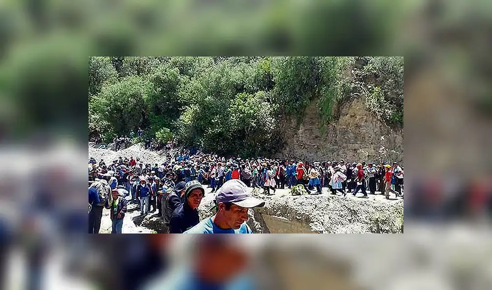 Trabajadores mineros bloquean vías a la sierra | Economía | La República