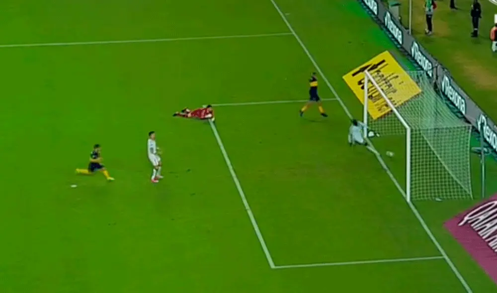 Luis Caicedo cometió un insólito autogol y prácticamente sentenció la eliminación de LDU de Quito en la Copa Libertadores 2019. | Foto: Fox Sports Luis Caicedo cometió un insólito autogol y prácticamente sentenció la eliminación de LDU de Quito en la Copa Libertadores 2019. | Foto: Fox Sports