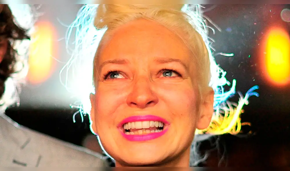 Sia cantante australiana revela que adoptó a dos jóvenes de 18 años el año pasado