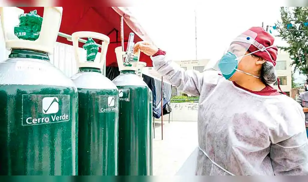 ayuda. Minera equipo con balones de oxígeno ambulancias. ayuda. Minera equipo con balones de oxígeno ambulancias.