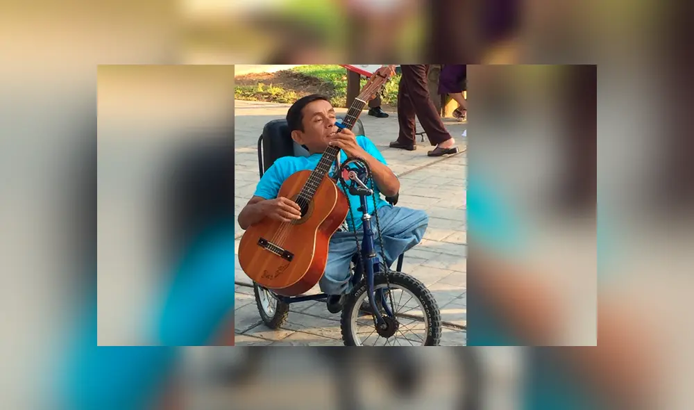 Pedro junto a su instrumento musical favorito, la guitarra. Él requiere ayuda para poder movilizarse en Lima.