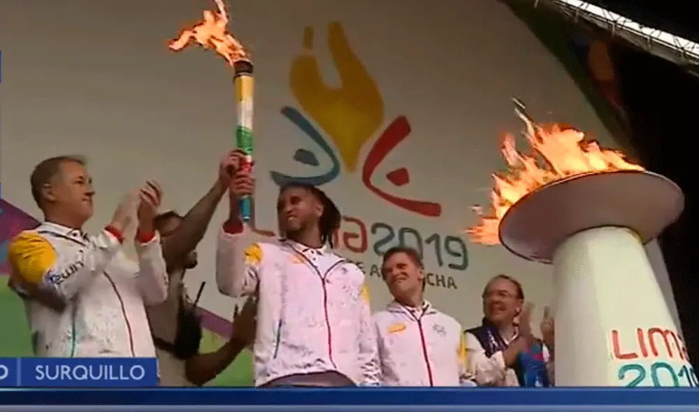 Pedro Gallese encendió el pebetero del estadio municipal de Surquillo previo a la inauguración de los Juegos Panamericanos 2019. | Foto: Canal N
