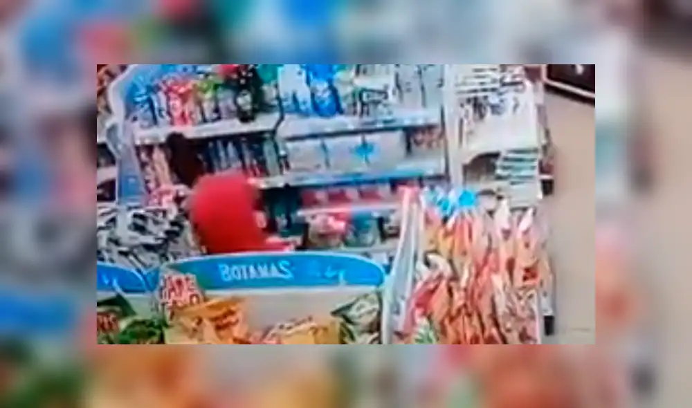 Facebook Viral: mujer es captada untándose líquido limpiador en su zona íntima para robar en tienda 