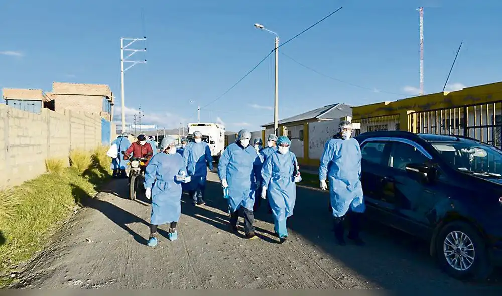 CONTROL. Equipos médicos recorren casas y pueblos para hacer diagnósticos de la población de Puno. CONTROL. Equipos médicos recorren casas y pueblos para hacer diagnósticos de la población de Puno.