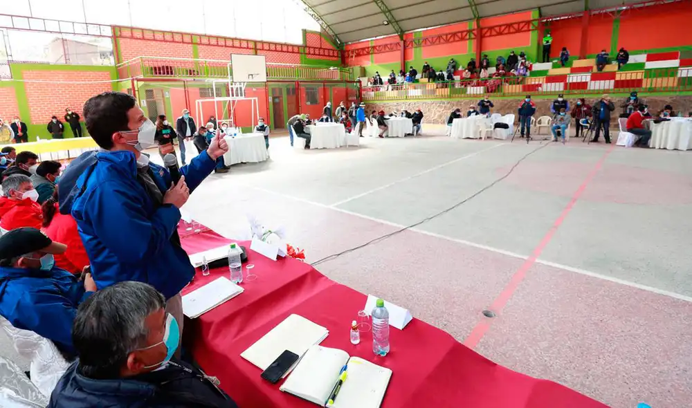 Mesas de diálogo en Cotabambas. Foto: Minem. Mesas de diálogo en Cotabambas. Foto: Minem.