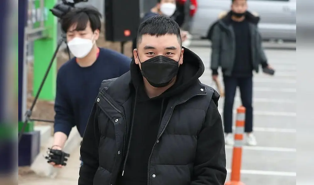 Seungri de BIGBANG durante su llegada al centro de reclutas del condado de Cheorwon.