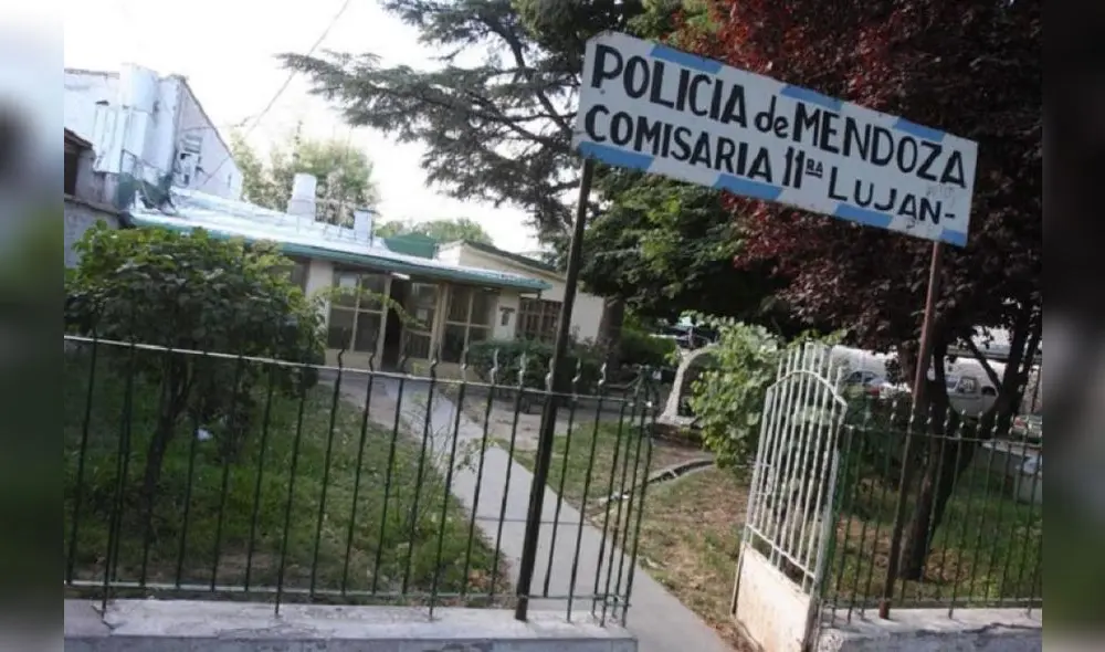 Organizó una fiesta en su casa: cuando se fueron los invitados, 4 chicos la violaron Organizó una fiesta en su casa: cuando se fueron los invitados, 4 chicos la violaron