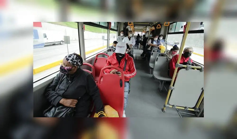 Cientos de personas en las estaciones del Metropolitano. Créditos: John Reyes / La República. Cientos de personas en las estaciones del Metropolitano. Créditos: John Reyes / La República.