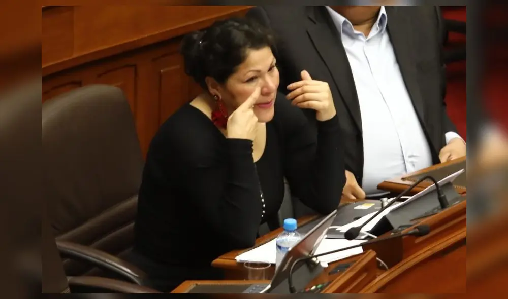 Yesenia Ponce se unió recientemente a la bancada de Peruanos por el Kambio tras retirarse de Cambio21. Foto: Jorge Cerdán / La República. Yesenia Ponce se unió recientemente a la bancada de Peruanos por el Kambio tras retirarse de Cambio21. Foto: Jorge Cerdán / La República.