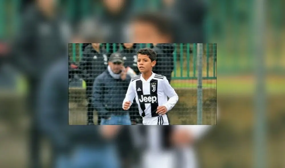 El primer hijo del jugador tiene 9 años y ha jugado en divisiones menores del Real Madrid y la Juventus.