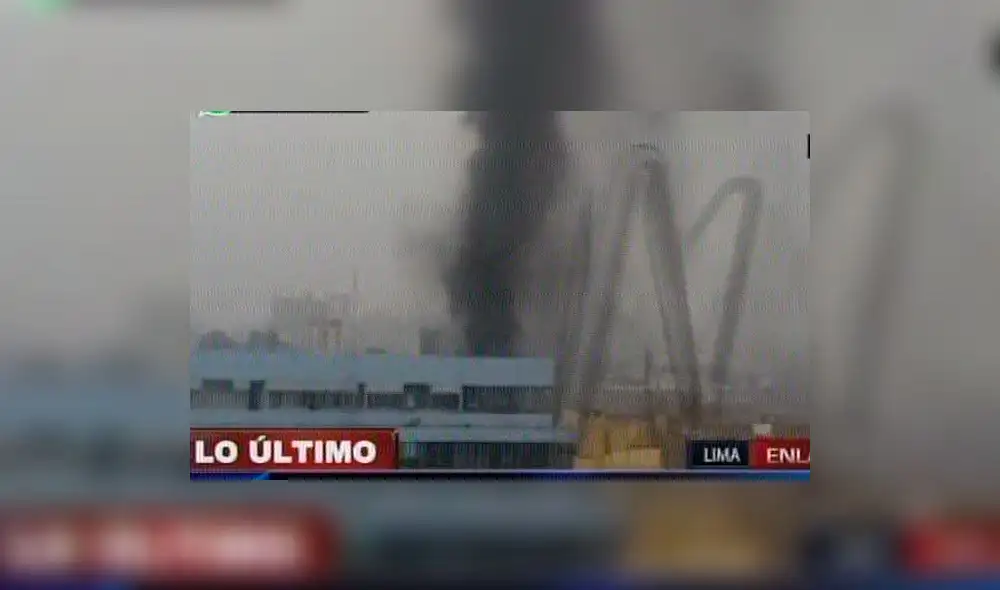 Incendio en Mesa Redonda: 30 tiendas de 'La Cochera' quedaron destruidas Incendio en Mesa Redonda: 30 tiendas de 'La Cochera' quedaron destruidas