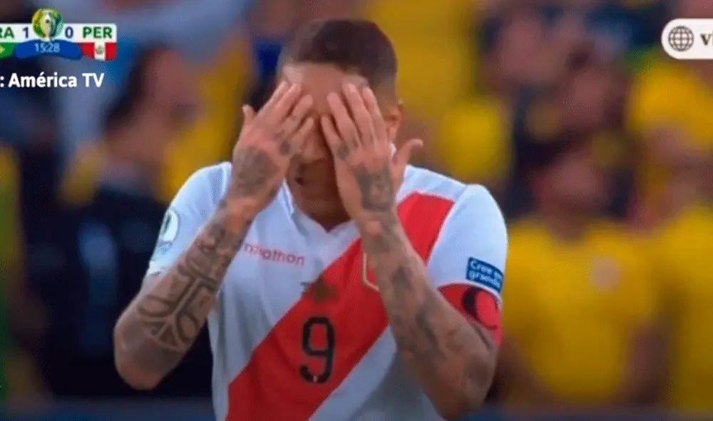 Paolo Guerrero tuvo una eufórica reacción tras el gol de Everton en el Perú vs. Brasil. | Foto: América TV