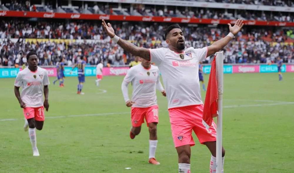 LDU de Quito venció 2-0 Delfín y llega con ventaja a la final de vuelta de la Copa Ecuador 2019. | Foto: @680radioatalaya LDU de Quito venció 2-0 Delfín y llega con ventaja a la final de vuelta de la Copa Ecuador 2019. | Foto: @680radioatalaya