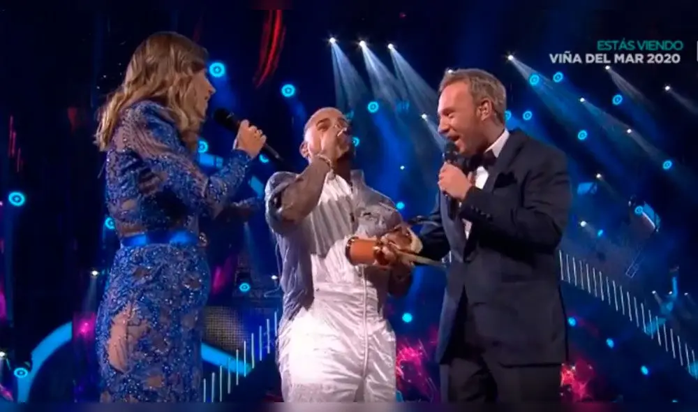 Ozuna recibe gaviota de oro