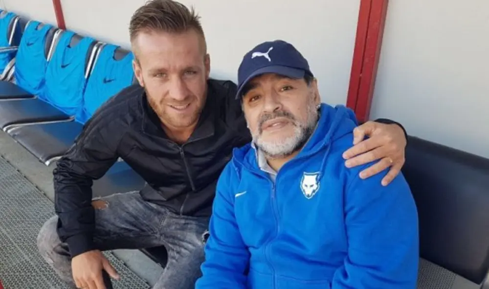 Diego Armando Maradona y Danilo Carando en el Al-Fujairah de Dubai. | Foto: redes sociales Diego Armando Maradona y Danilo Carando en el Al-Fujairah de Dubai. | Foto: redes sociales