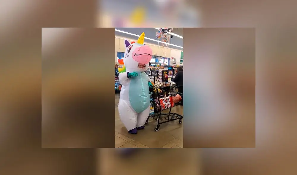 Desliza las fotografías para ver la peculiar reacción que tuvo una madre al ser descubierta por su hijo en dicho disfraz. Foto: Captura. Desliza las fotografías para ver la peculiar reacción que tuvo una madre al ser descubierta por su hijo en dicho disfraz. Foto: Captura.