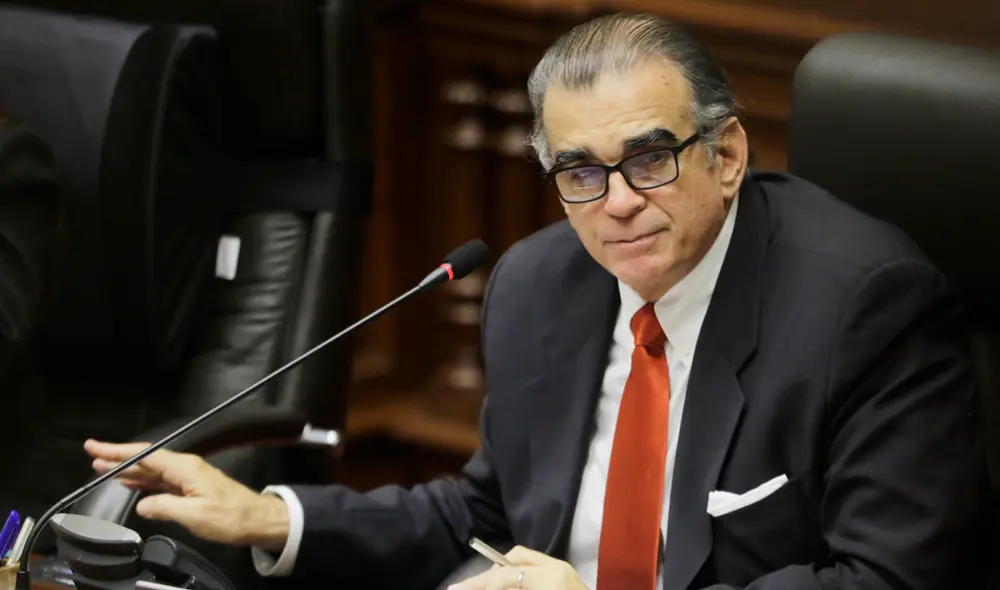 Pedro Olaechea a escolares. Foto: John Reyes. Pedro Olaechea a escolares. Foto: John Reyes.