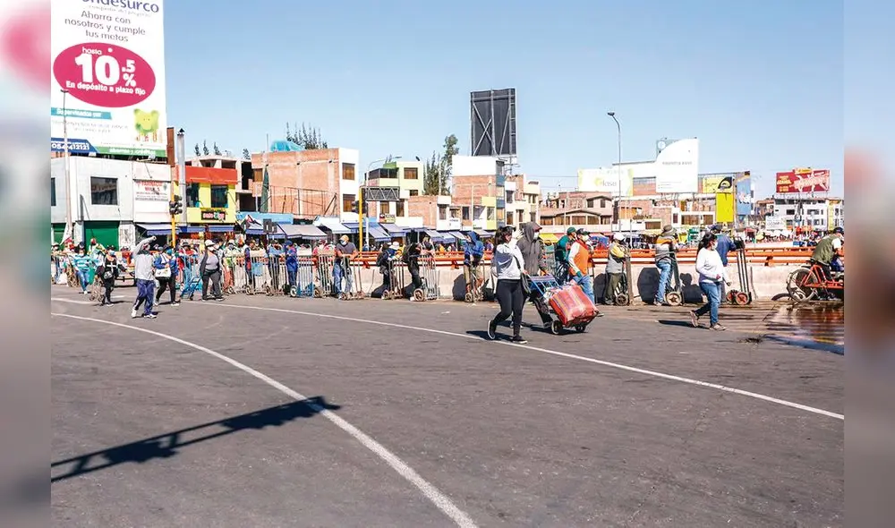 causa. Mercados fueron cerrados por aglomeración de personas. En el Avelino no hay cambios a la fecha.
