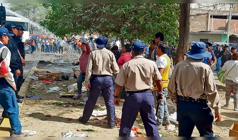Enfrentamiento por desalojo mercado en Piura