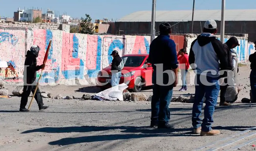 Implicados son acusados de bloquear las vías en el Cono Norte de la ciudad Implicados son acusados de bloquear las vías en el Cono Norte de la ciudad