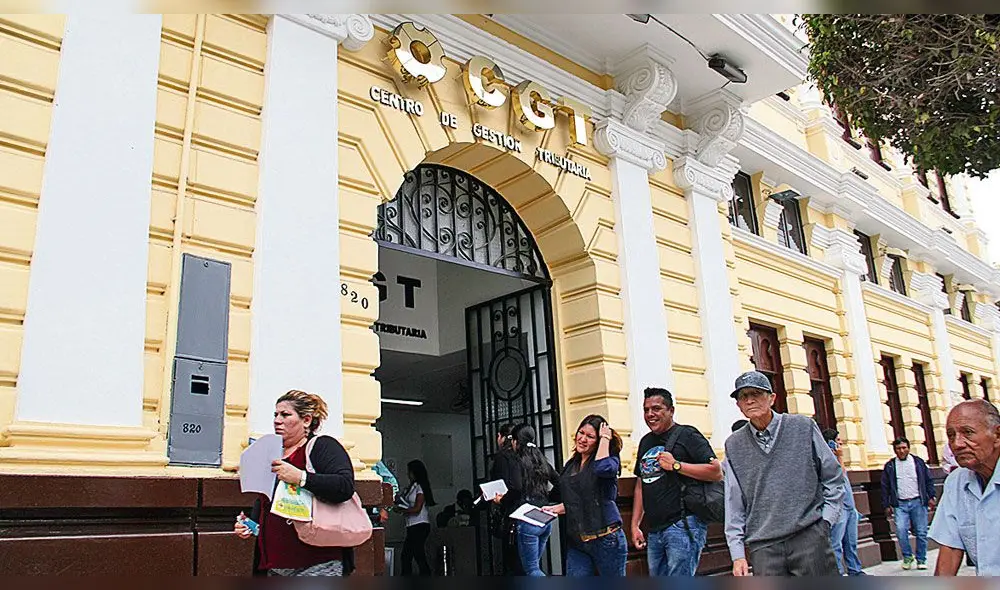 “Aumento de sueldos a empleados municipales pone en jaque al CGT” “Aumento de sueldos a empleados municipales pone en jaque al CGT”