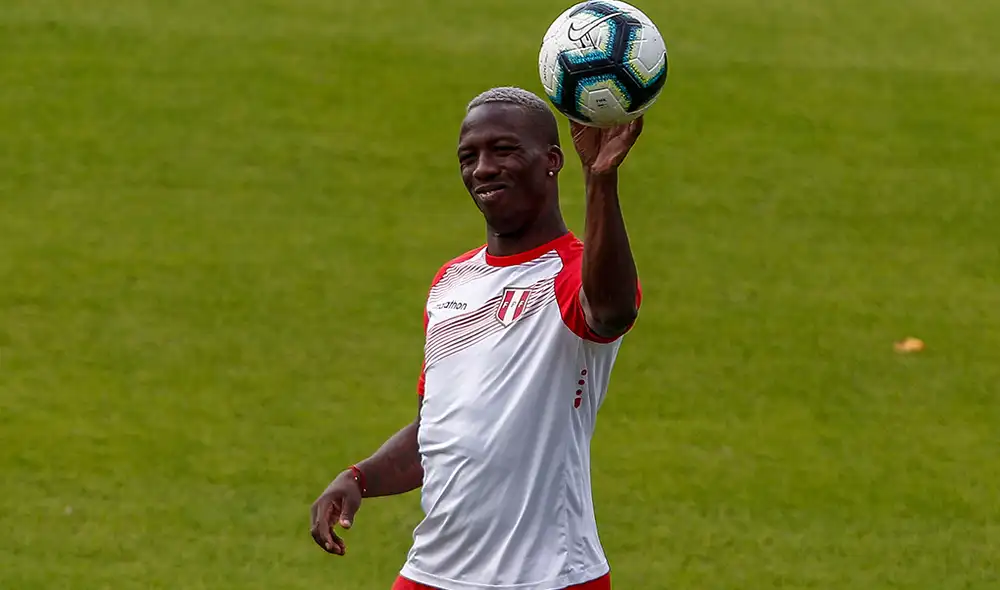 Luis Advíncula usó sus redes sociales para referirse al racismo que hay en la sociedad. | Foto: AFP