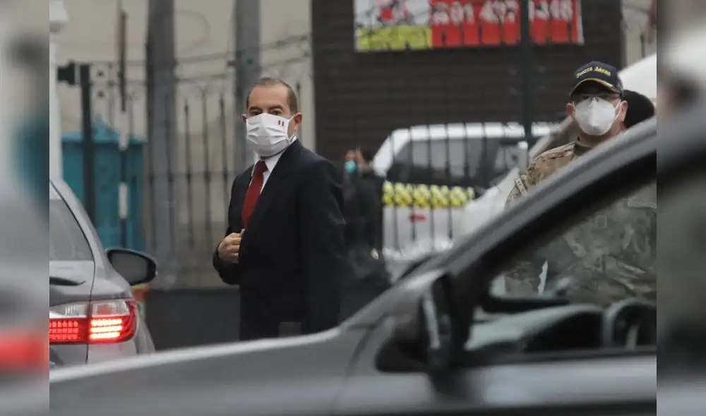 El premier Walter Martos arriba al Congreso de la República para la exposición del Presupuesto Público 2021. Foto: Jorge Cerdan. El premier Walter Martos arriba al Congreso de la República para la exposición del Presupuesto Público 2021. Foto: Jorge Cerdan.