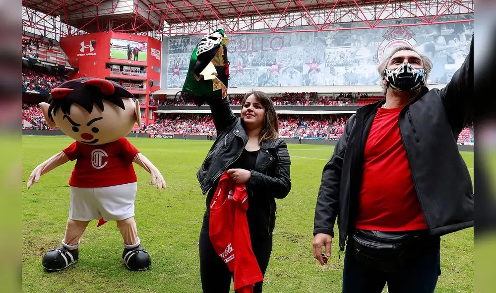 Toluca le rinde homenaje a La Parka en partido contra Necaxa