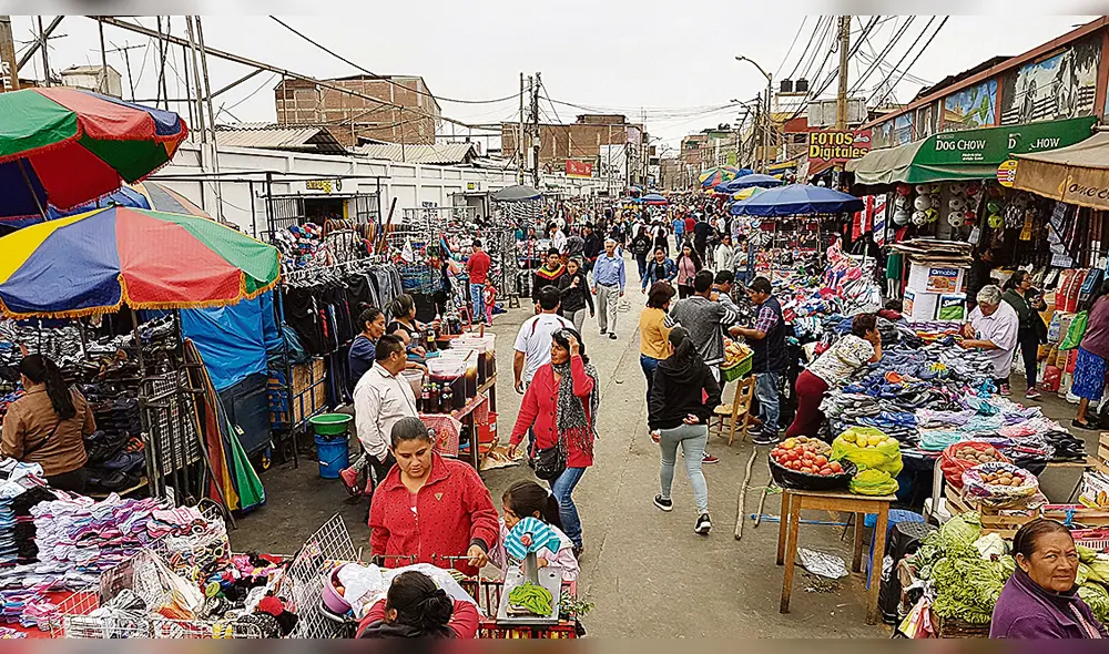 Con las horas contadas. Ambulantes se han apoderado de los jirones Sinchi Roca, Zela y Atahualpa.